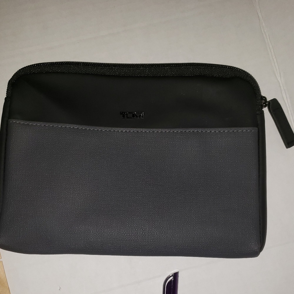 Tumi lot - Picture 2 of 4